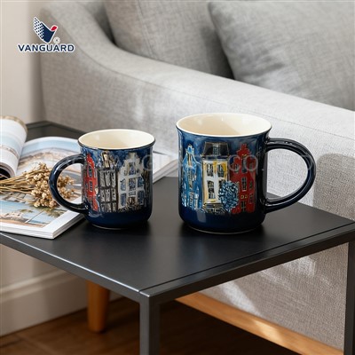 Keramikkaffeetassen mit besonderen goldenen Designs