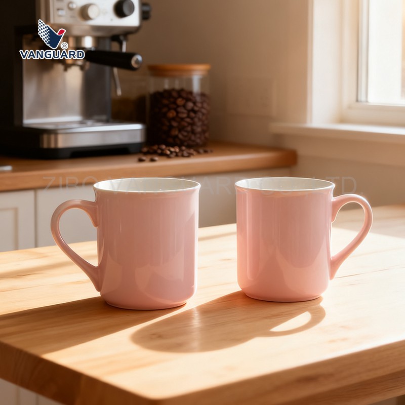 Große zylindrische Kaffeetasse aus Keramik