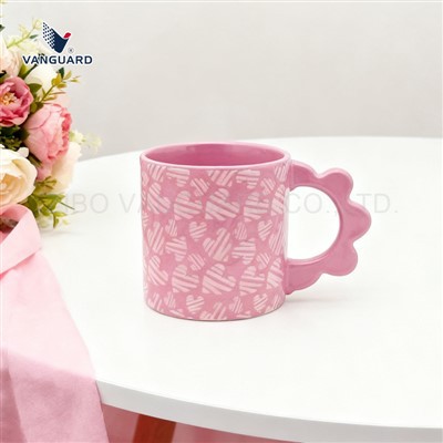 Personalisierte Keramikbecher mit geprägter Design