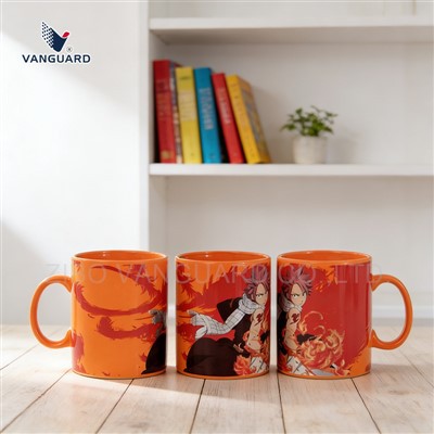 Schlichte, moderne Keramiktasse