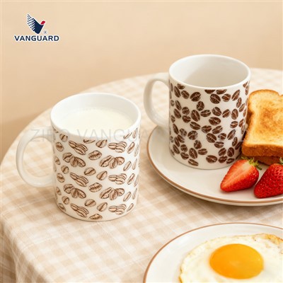 Traditionelle Kaffeetasse aus Keramik