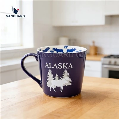 Keramiktasse im Reisedesign