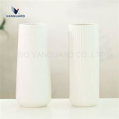 Weiß gestreifte Vase -Keramik